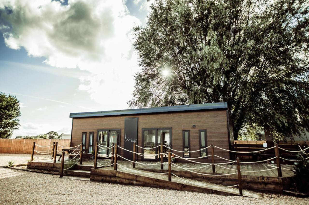 Black Bull Retreat, Barmston With Private Hot Tubs Driffield Екстериор снимка