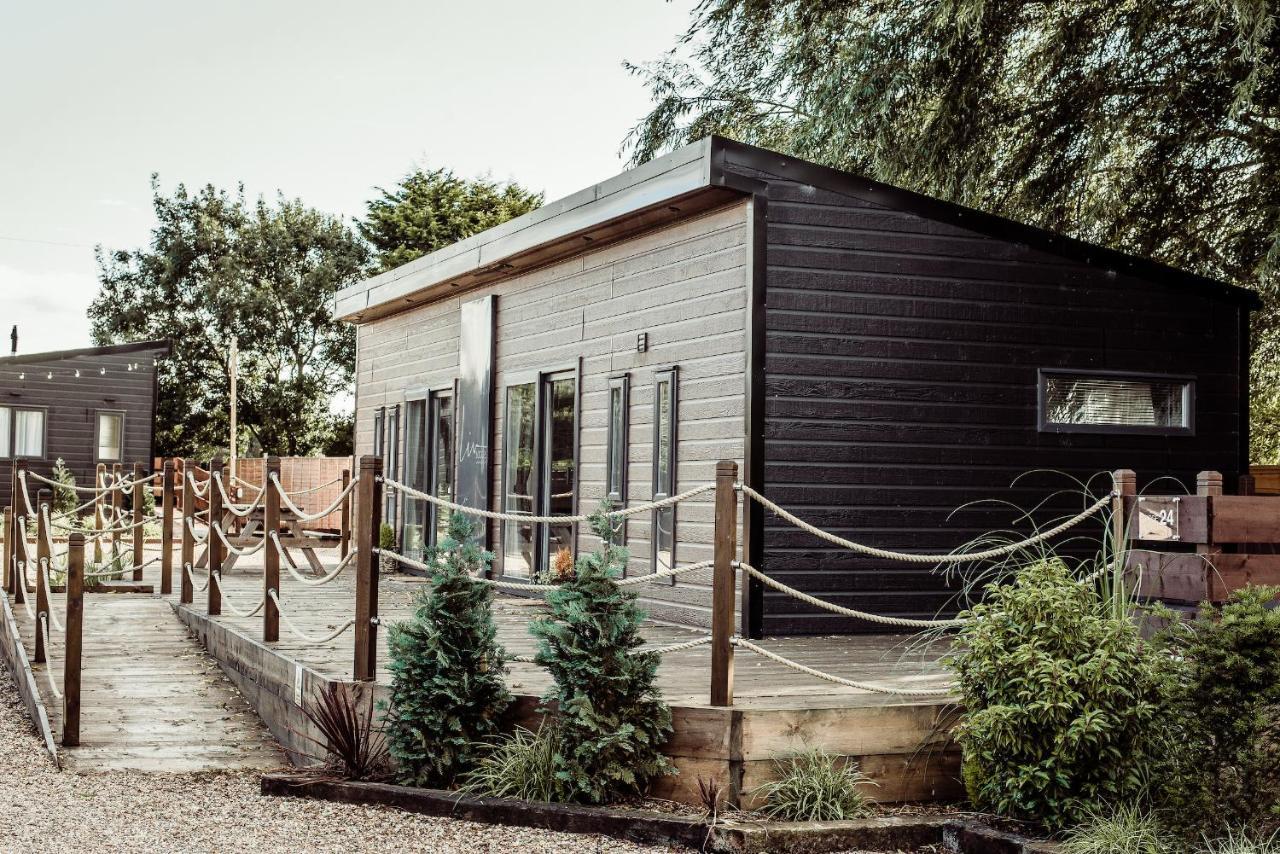 Black Bull Retreat, Barmston With Private Hot Tubs Driffield Екстериор снимка