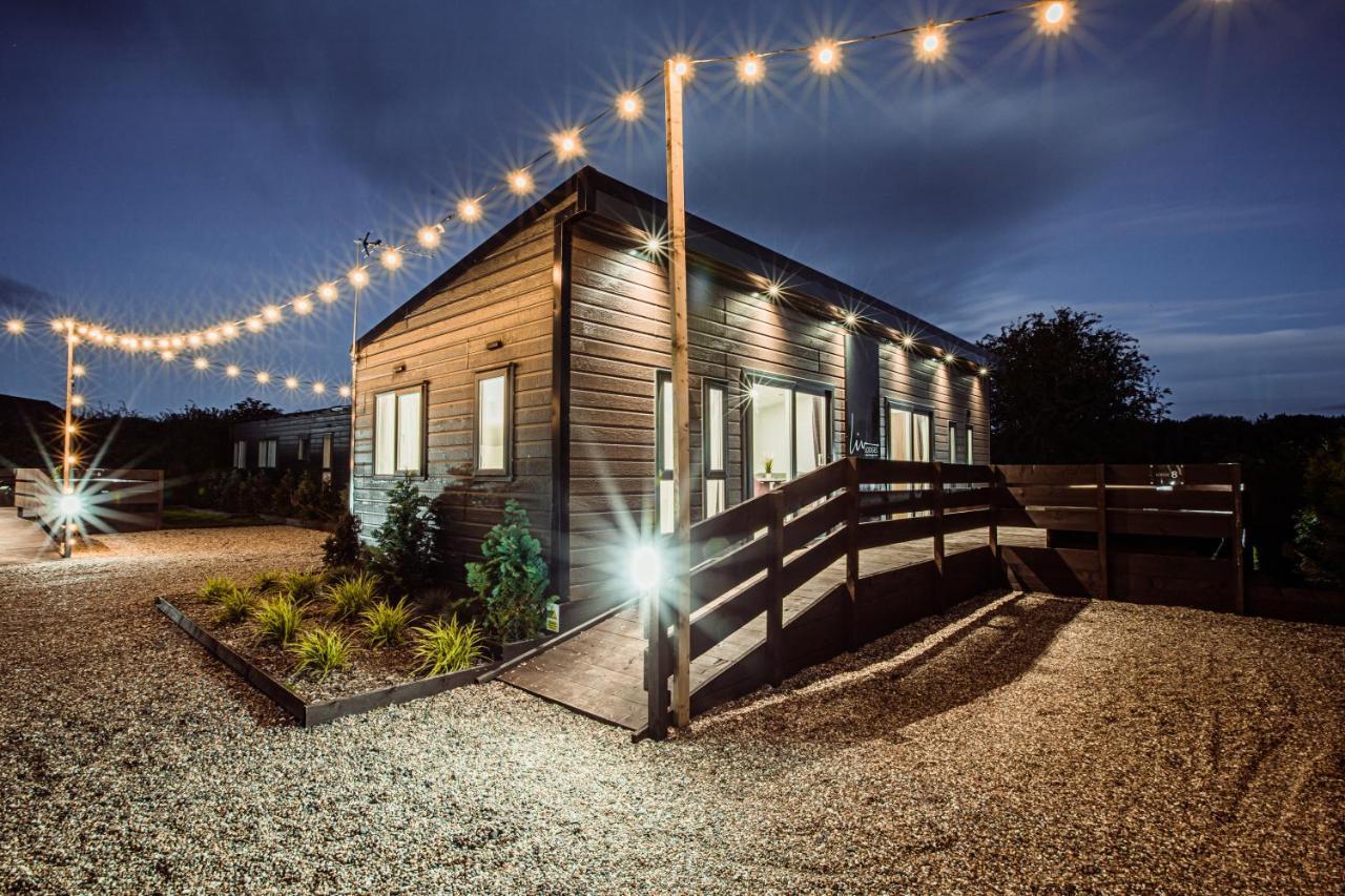 Black Bull Retreat, Barmston With Private Hot Tubs Driffield Екстериор снимка