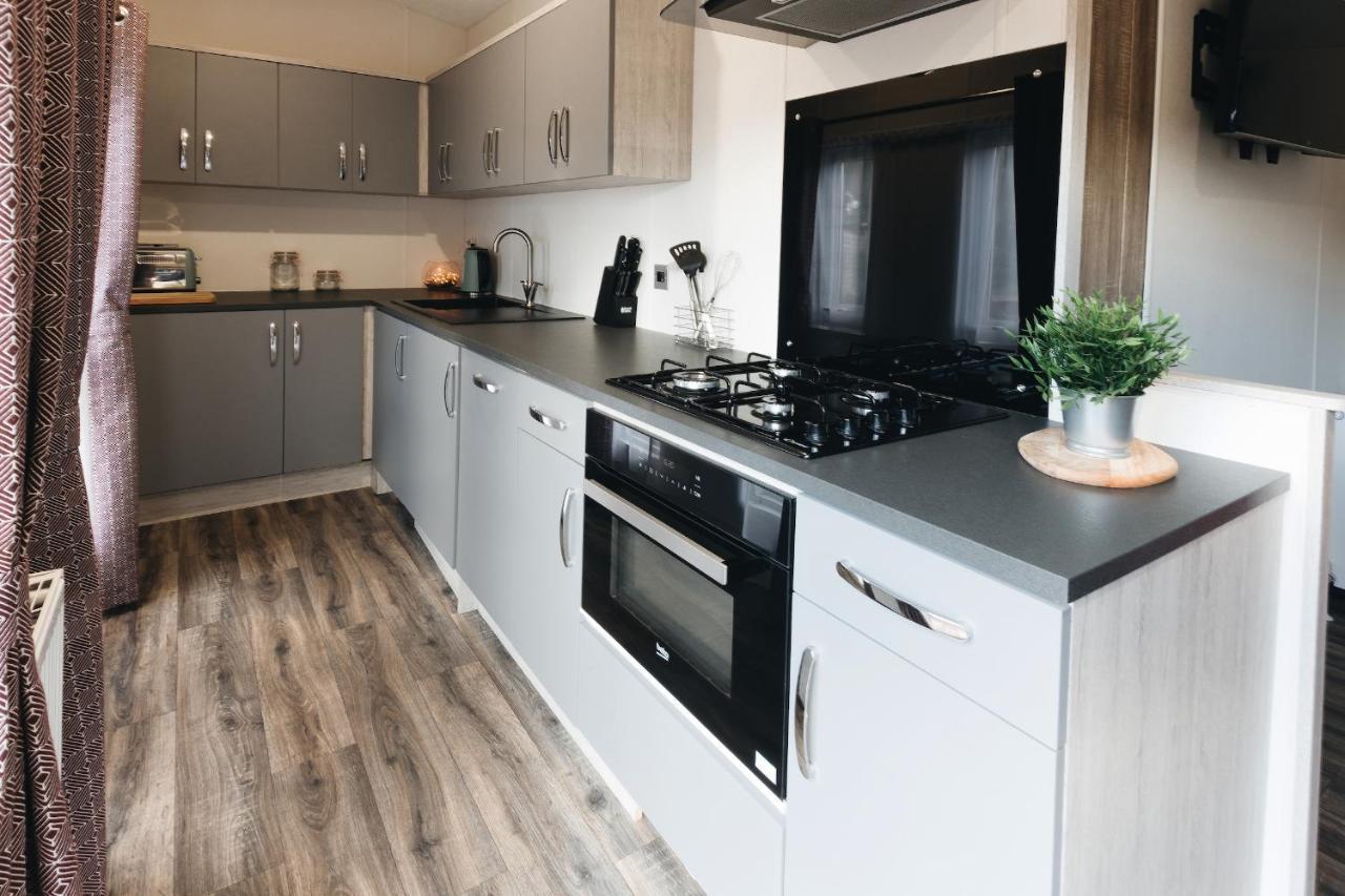 Black Bull Retreat, Barmston With Private Hot Tubs Driffield Екстериор снимка
