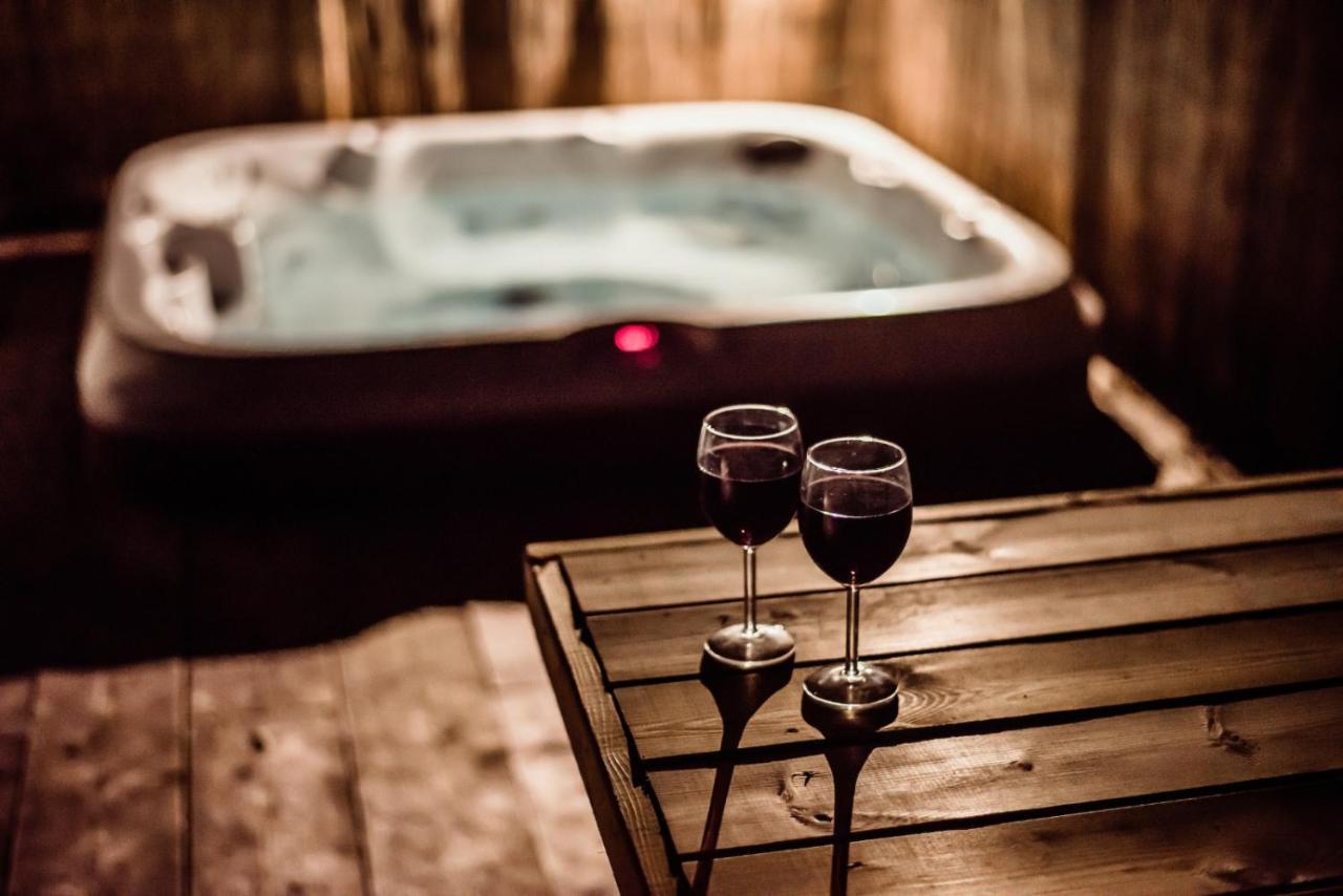 Black Bull Retreat, Barmston With Private Hot Tubs Driffield Екстериор снимка