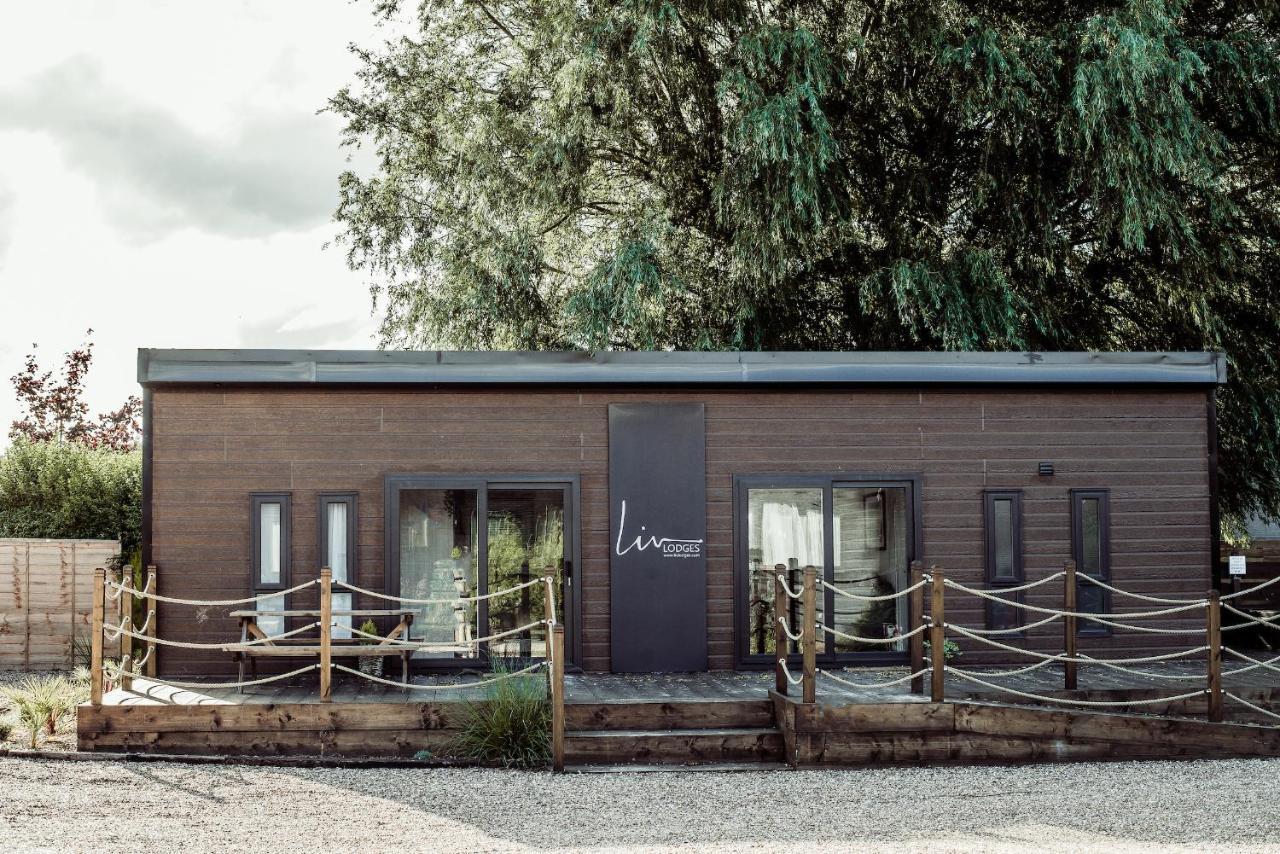 Black Bull Retreat, Barmston With Private Hot Tubs Driffield Екстериор снимка