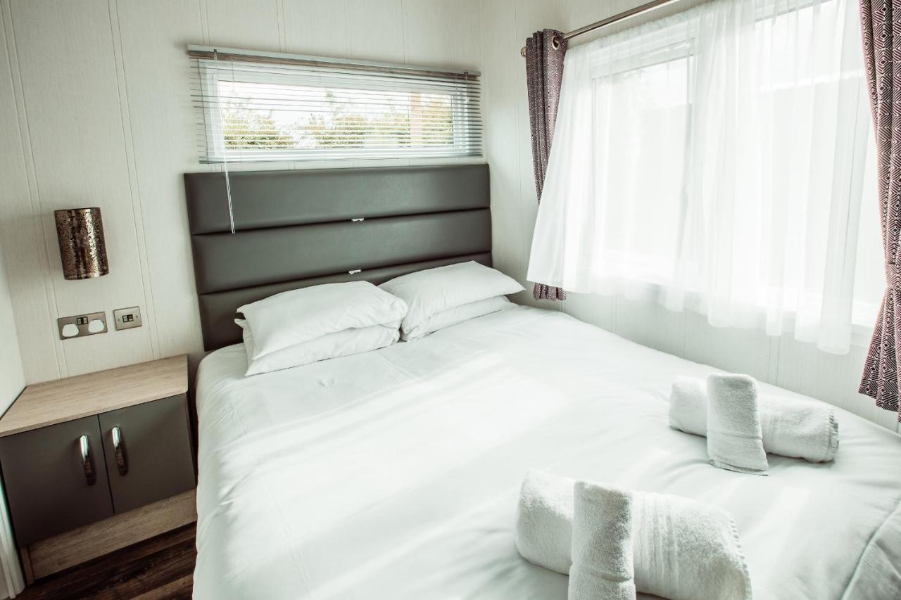 Black Bull Retreat, Barmston With Private Hot Tubs Driffield Екстериор снимка