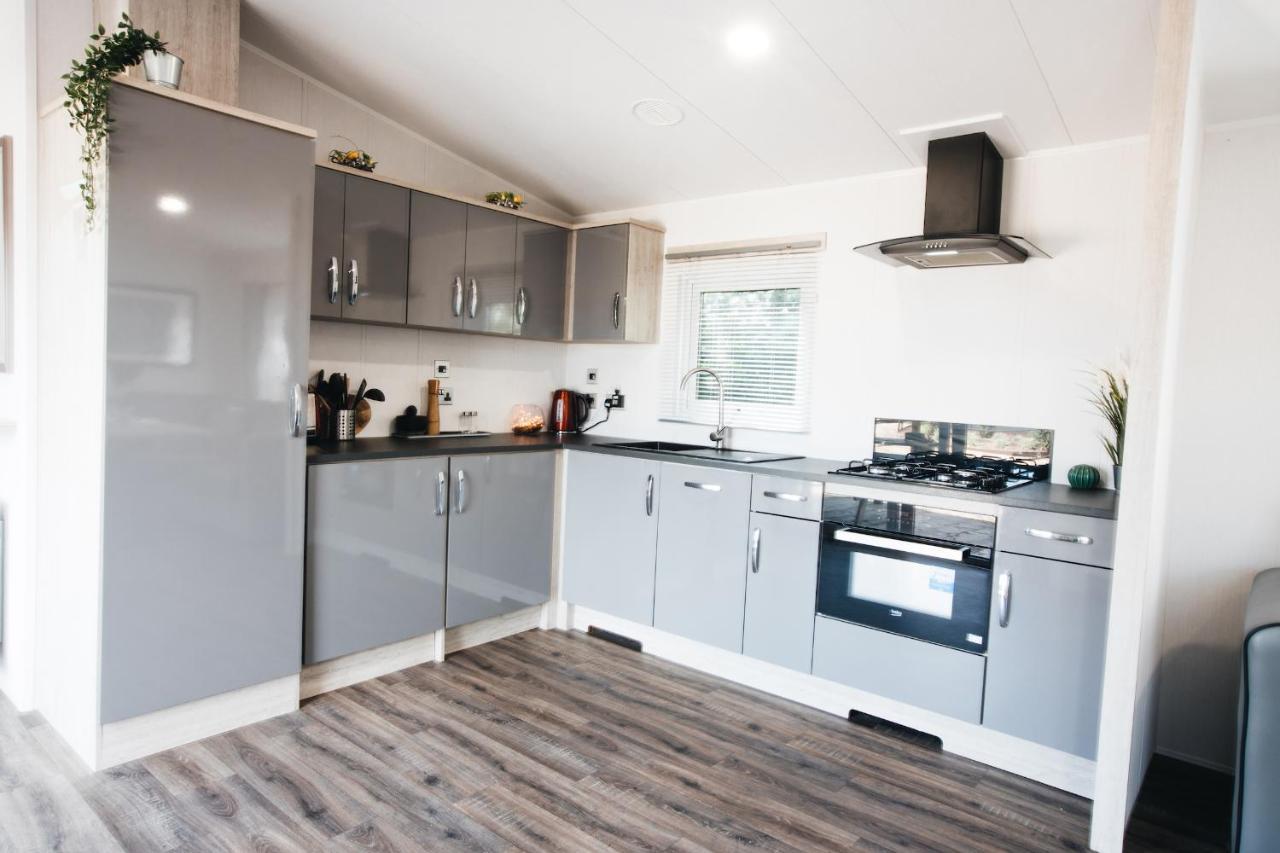 Black Bull Retreat, Barmston With Private Hot Tubs Driffield Екстериор снимка