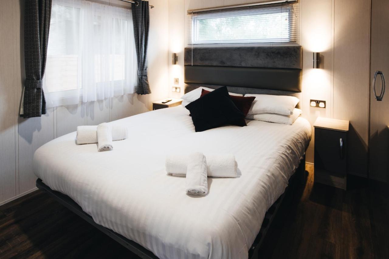 Black Bull Retreat, Barmston With Private Hot Tubs Driffield Екстериор снимка