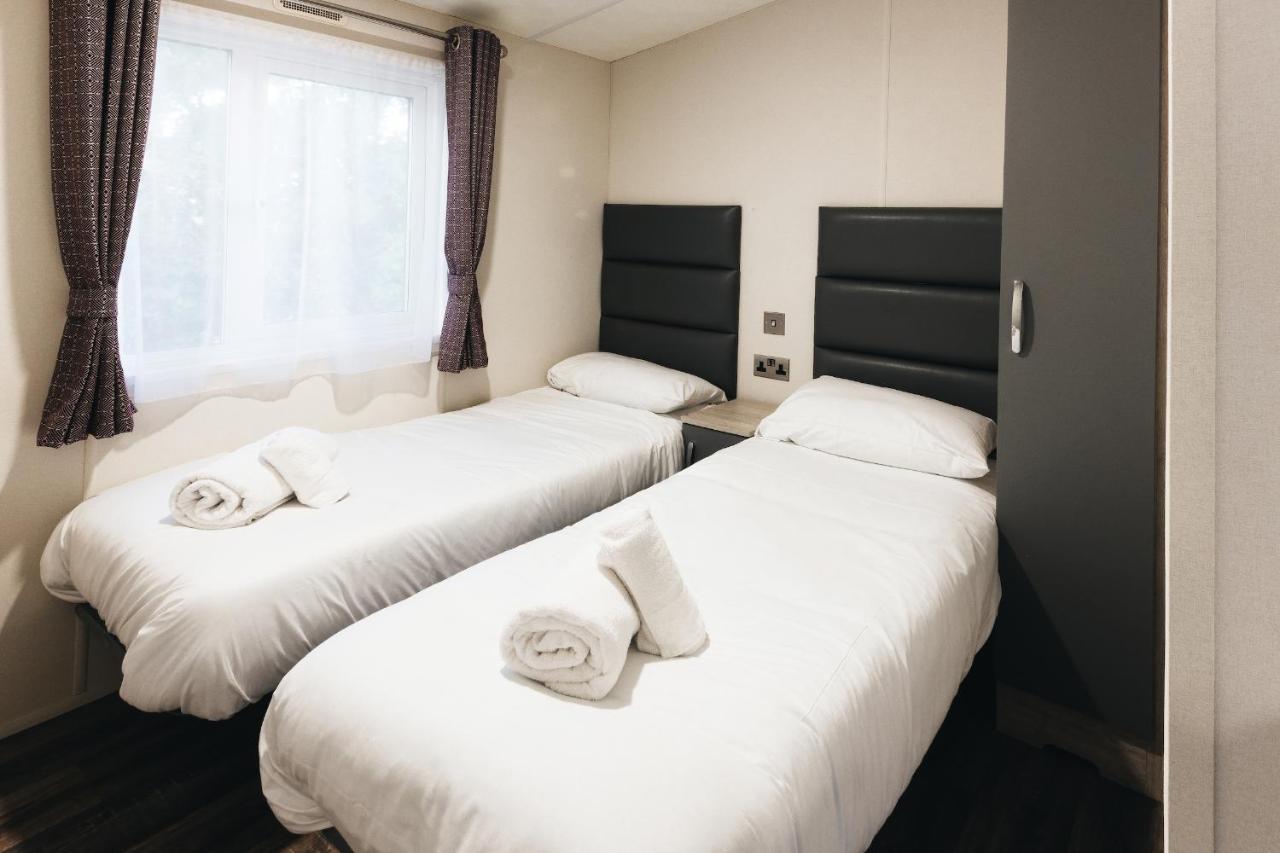 Black Bull Retreat, Barmston With Private Hot Tubs Driffield Екстериор снимка