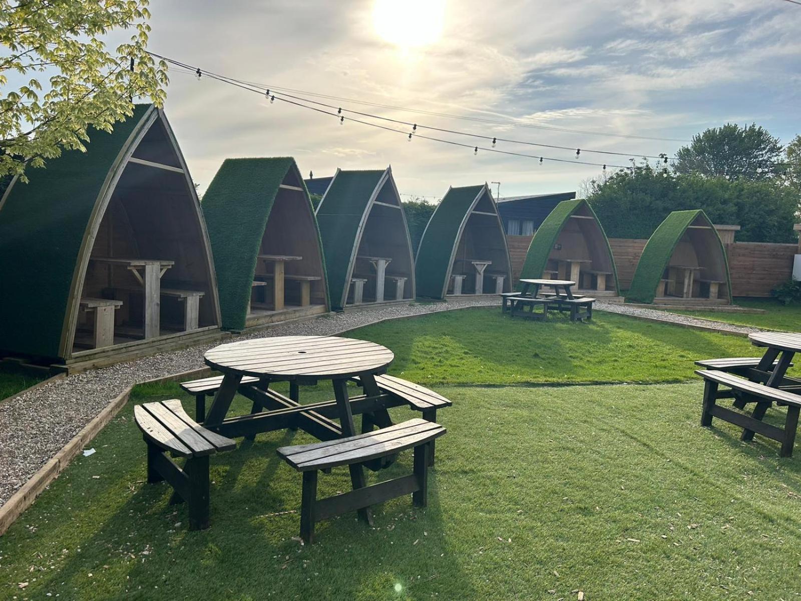 Black Bull Retreat, Barmston With Private Hot Tubs Driffield Екстериор снимка