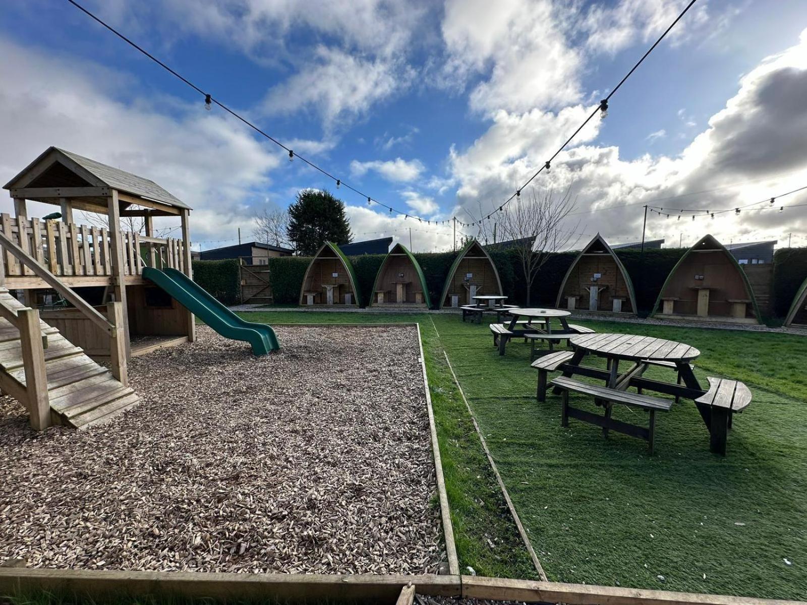 Black Bull Retreat, Barmston With Private Hot Tubs Driffield Екстериор снимка